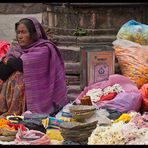 Blumenfrau am Swayambunath Tempel