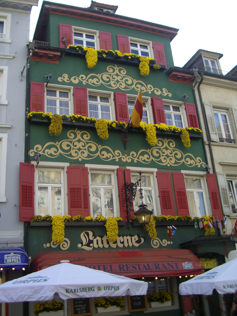 blumengeschmücktes Haus in Baden Baden 2005