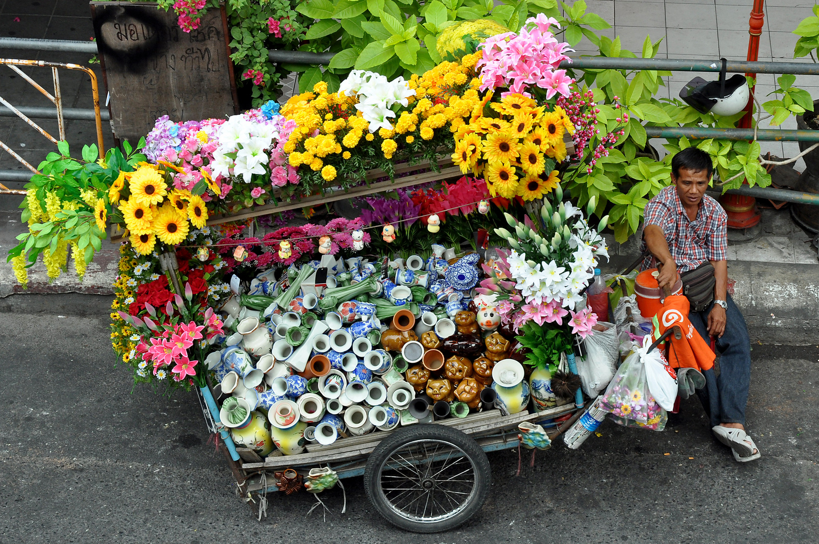 Blumenhändler in den Straßen Bangkoks