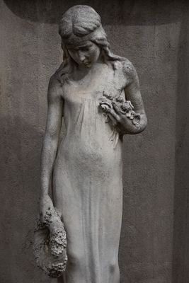 Blumenmädchen mit Ehrenkranz