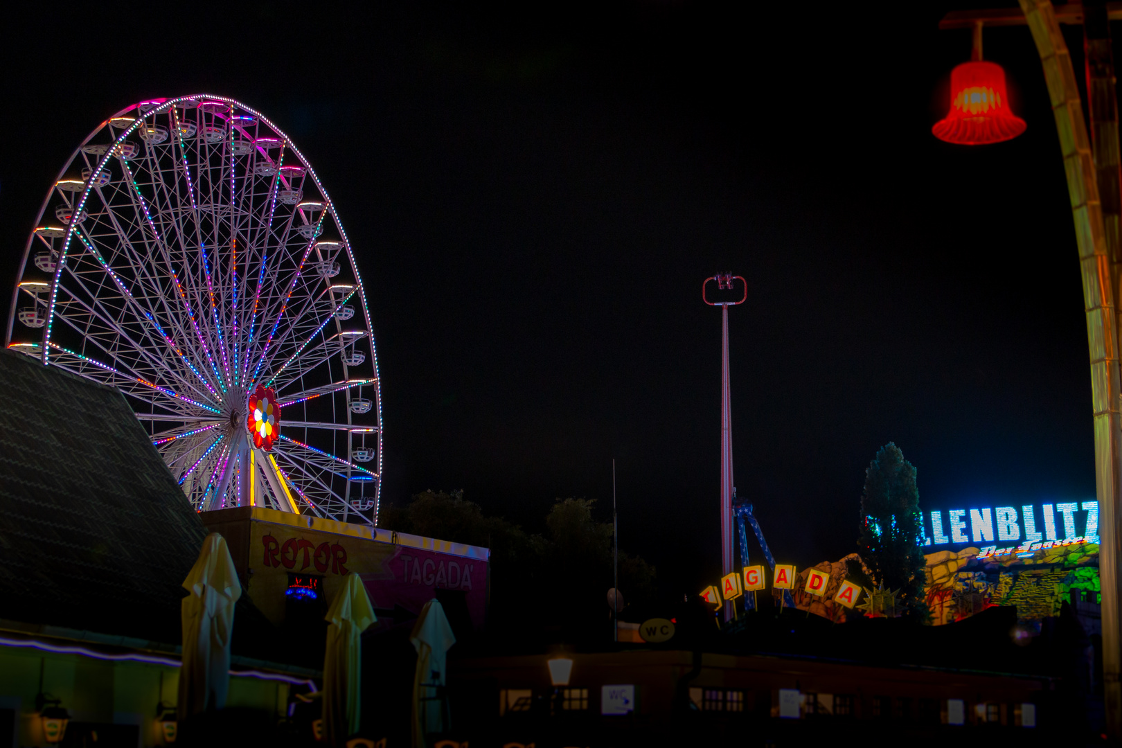 Blumenrad im Wiener Prater bei Nacht