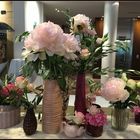 Blumenschmuck in der Hotelhalle in Graz
