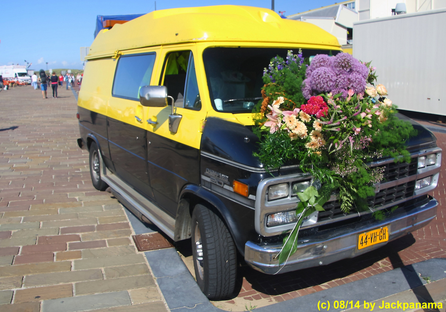 Blumenstrauß auf einem Wagen zum bevorstehenden Blumenkorso in Noordwijk (1)