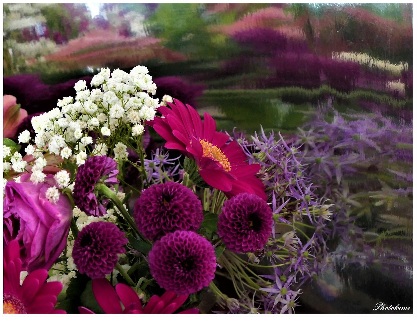 Blumenstrauß vor dem Hohlspiegel