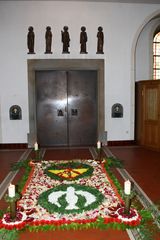 Blumenteppich zu Fronleichnam in der Pfarrkirche St. Johannes d.T., Kirchhellen