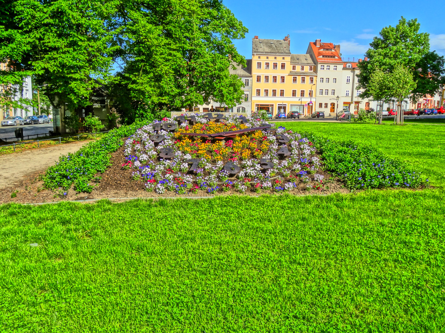 Blumenuhr Theatervorplatz