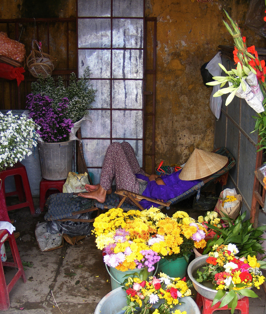 Blumenverkäuferin in Hoi An (Vietnam)