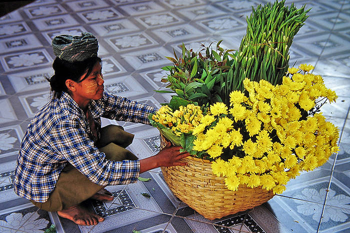 Blumenverkäuferin, Mahamuni Pagode, Mandalay