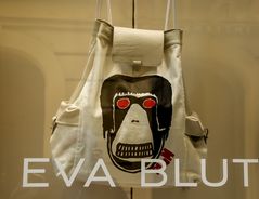 Blut, Eva Blut