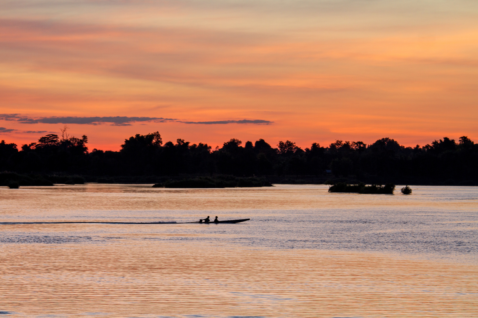 Blutender Himmel auf den 4000 Inseln in Laos