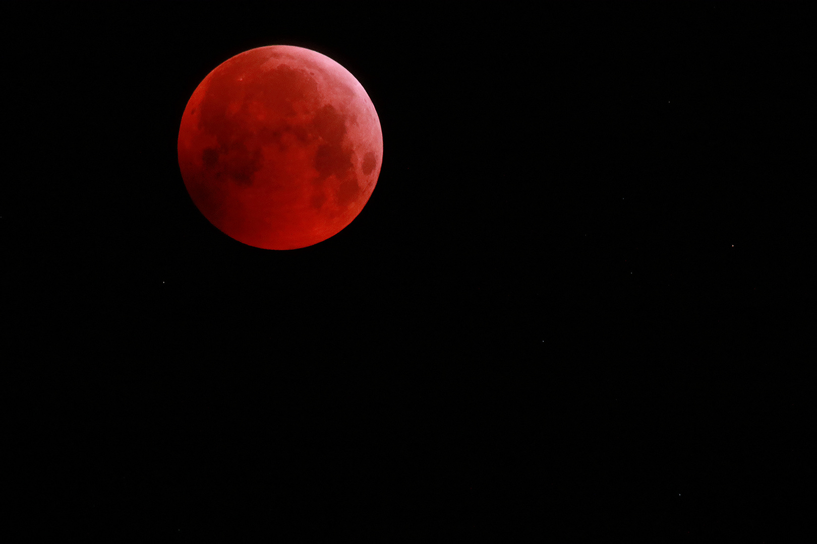 Blutmond am Sternenhimmel