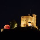 Blutmond hinter der Burg