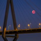 Blutmond hinter Köhlbrandbrücke 2018