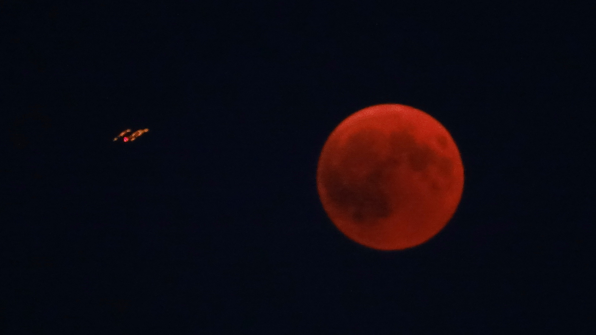 Blutmond mit ISS ?