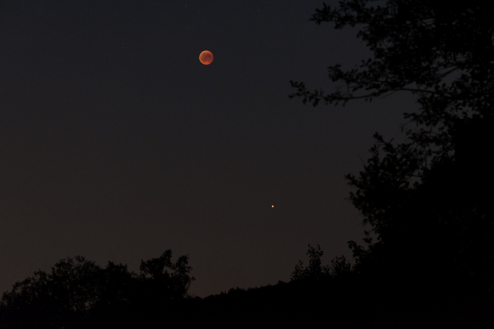 Blutmond mit Mars