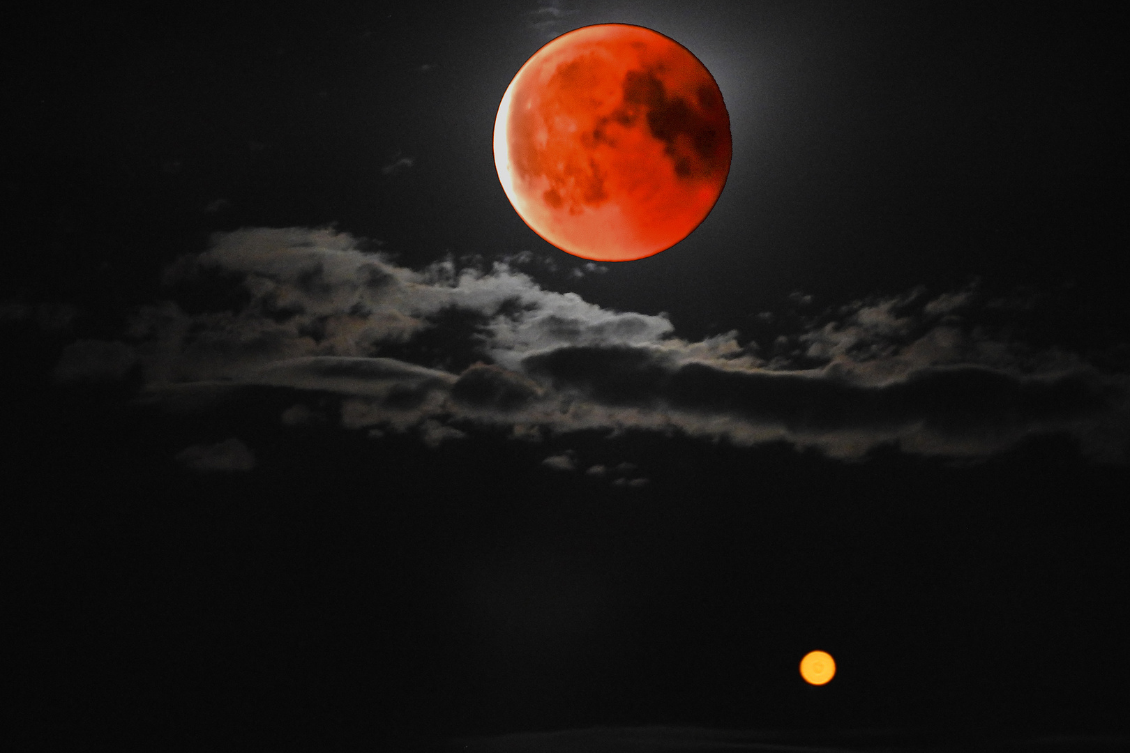 Blutmond mit Mars