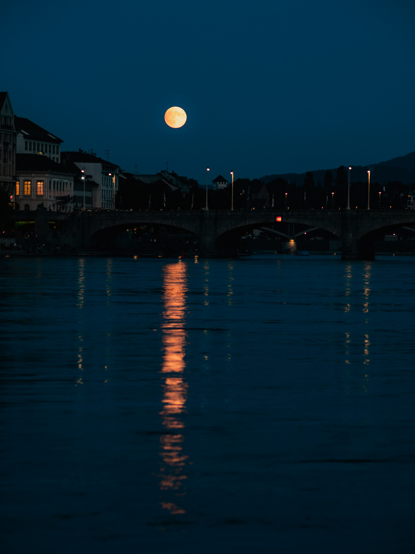 Blutmond über Basel