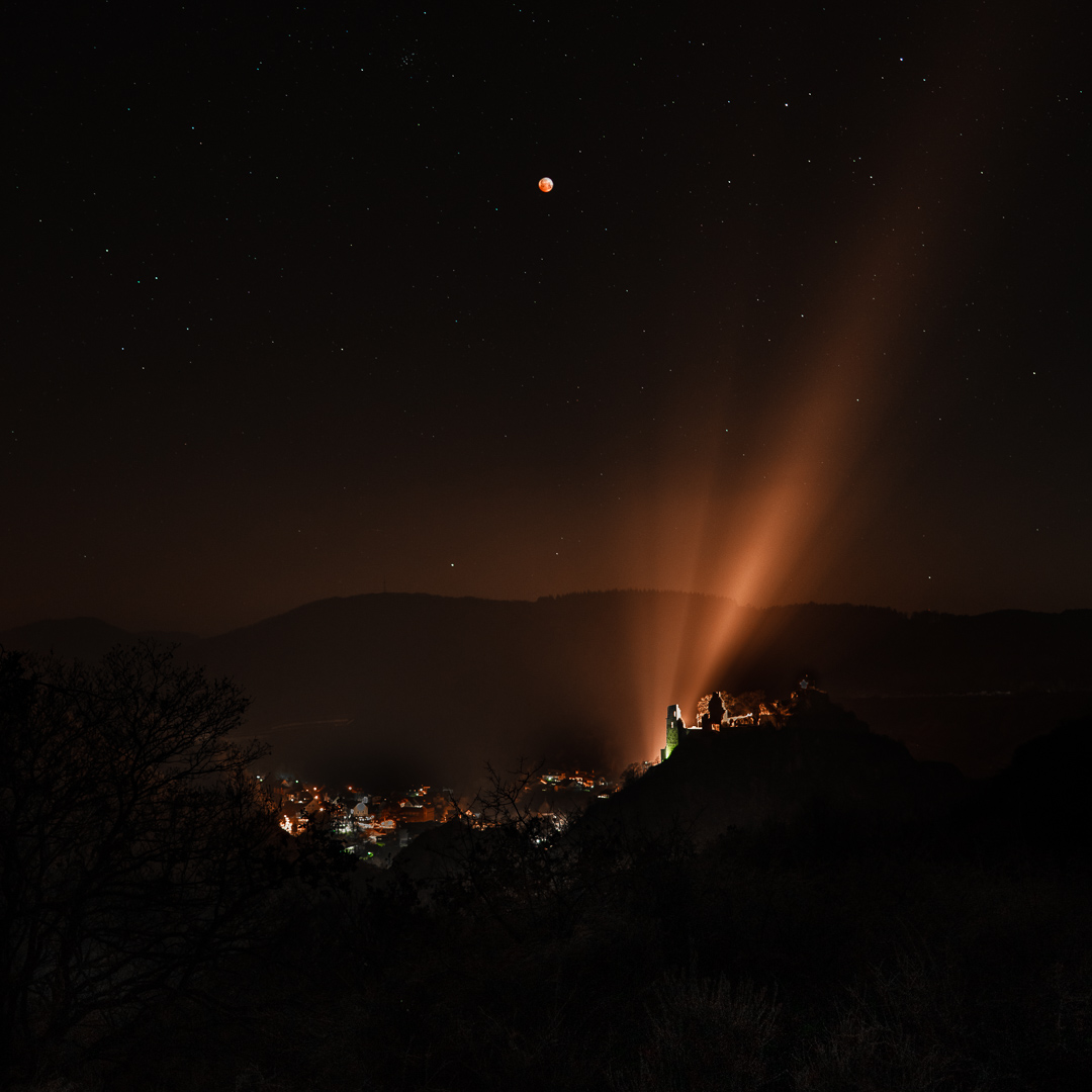 Blutmond über Burg Are