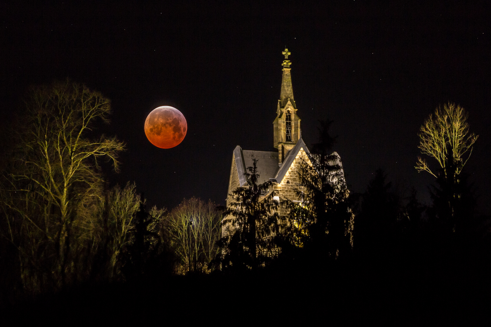 Blutmond über dem Kreuzberg 