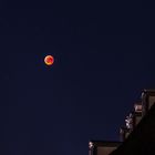 Blutmond über den Dächern von Basel