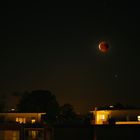 Blutmond über der Stadt