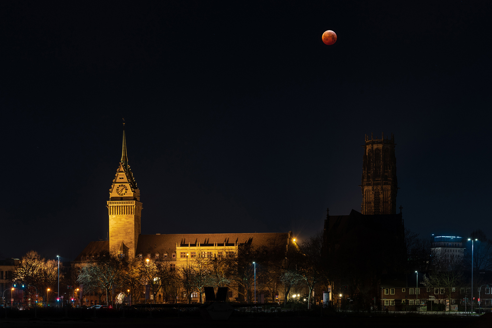 Blutmond über Duisburg