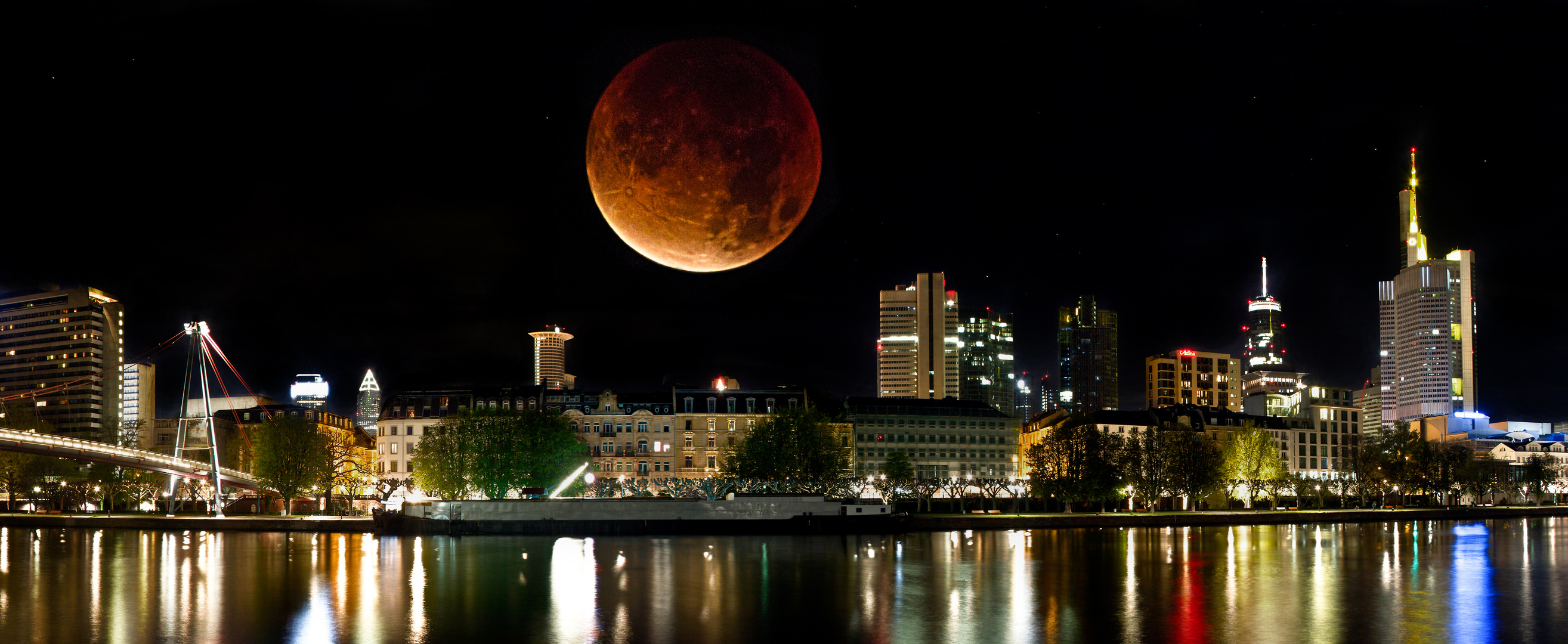 Blutmond über Frankfurt