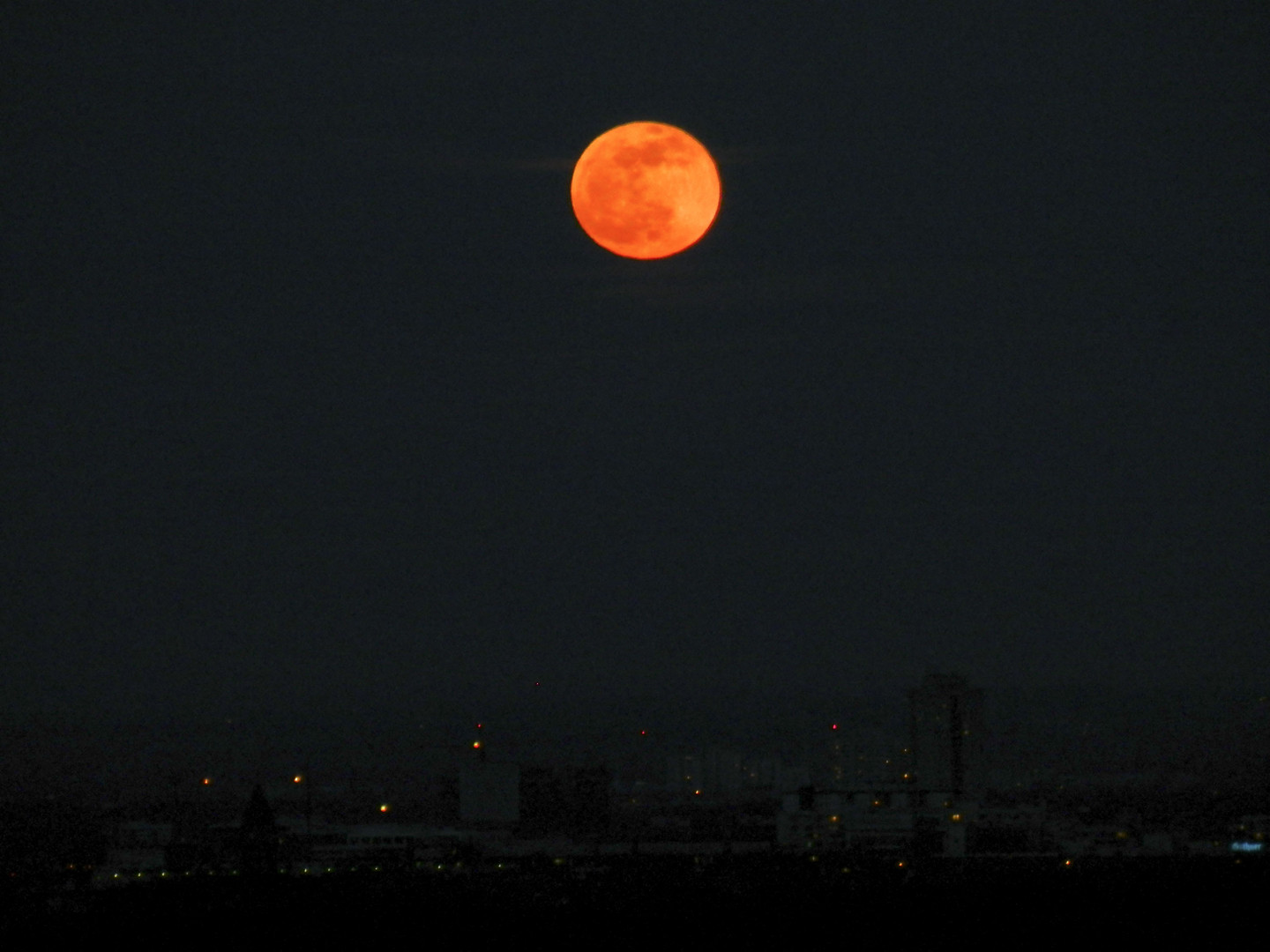 Blutmond über Köln