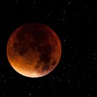 Blutmond und Sterne