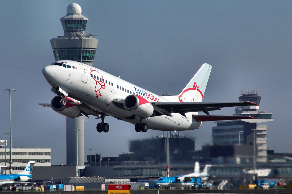 bmibaby Boeing 737-500 beim Takeoff in Amsterdam