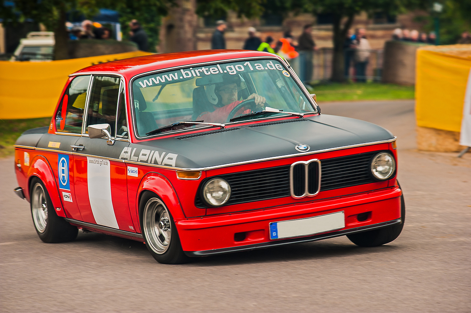 BMW 2002 bei der Oldtimer-Rally in Überherrn, Linslerhof