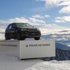 BMW auf dem Zugspitzplatt in 2600 Metern über dem Meer