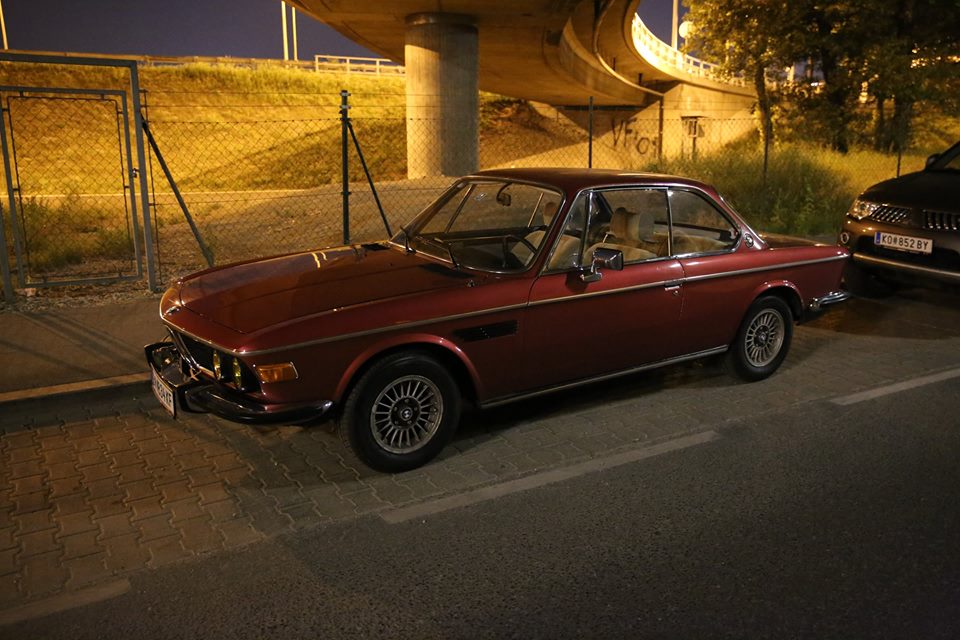 BMW CSL 3.0 Wien bei Nacht