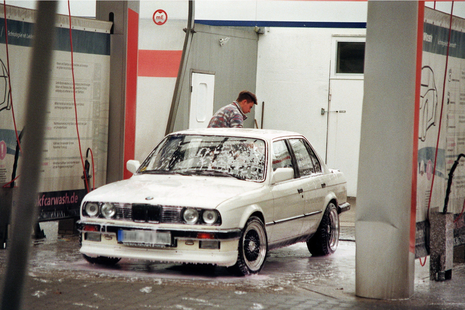 BMW E30 320i 