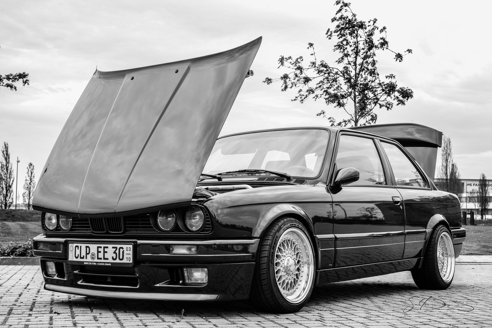 BMW E30 Black