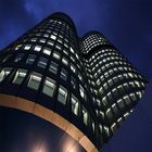 BMW Hochhaus bei Nacht