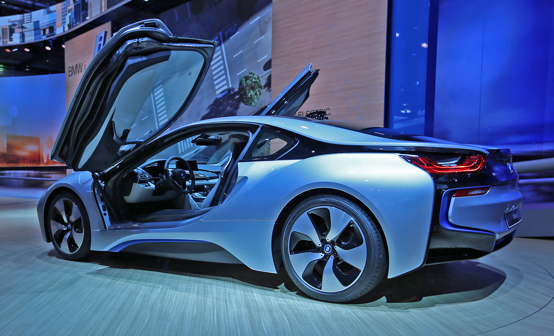 BMW i8