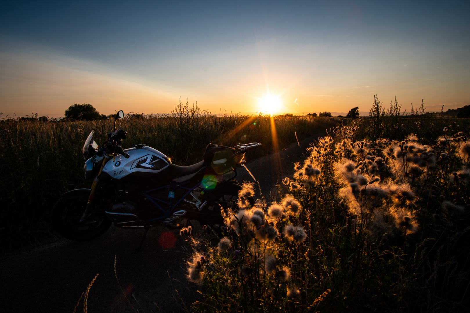 BMW im Sonnenuntergang