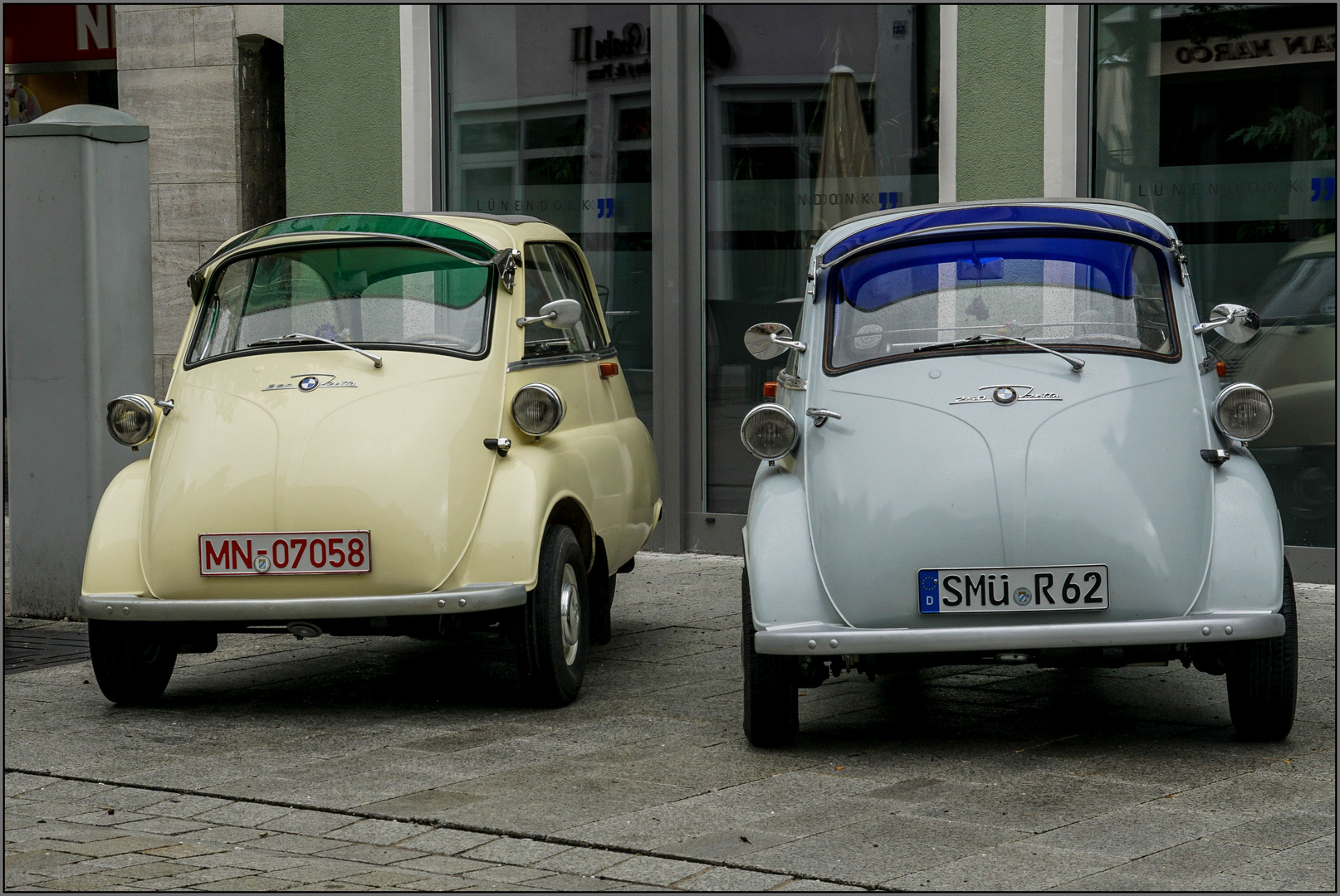 BMW Isetta 250  -  im Doppelpack  .