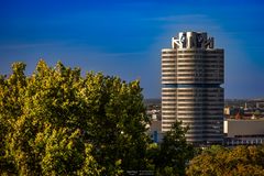 BMW Konzernzentrale im Licht