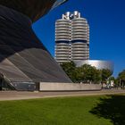 BMW Konzernzentrale im Winkel der BMW Welt