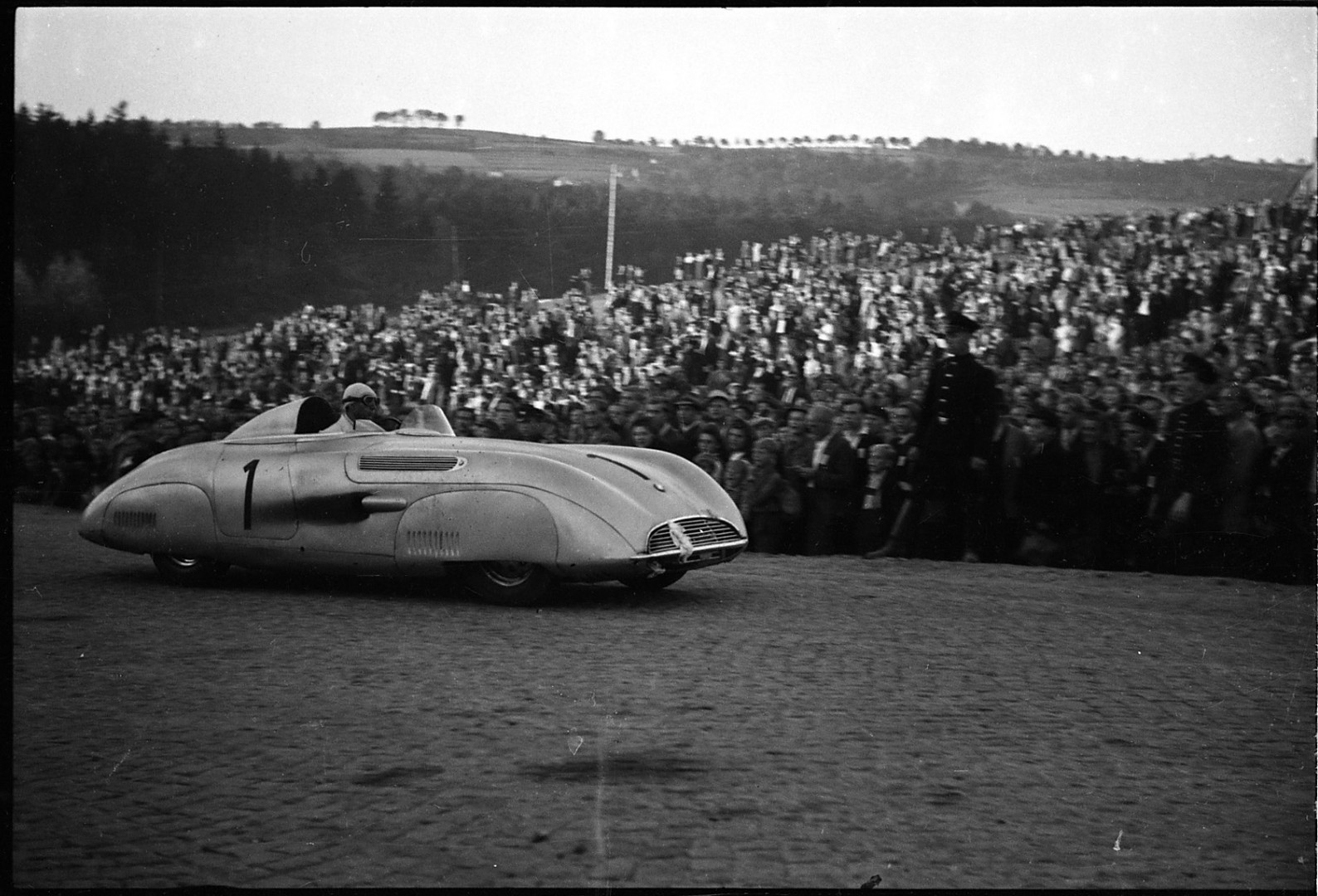 BMW S1 Rennwagen auf dem Sachsenring