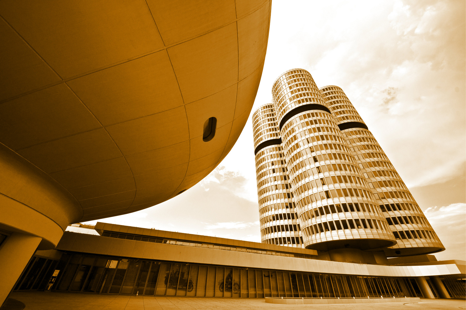 BMW - Tower mit Museum