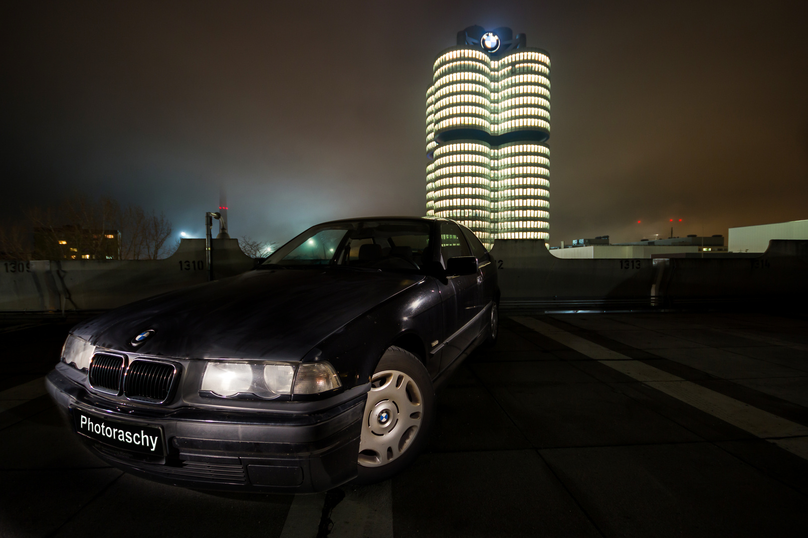 BMW vorm 4-Zylinder Gebäude WW