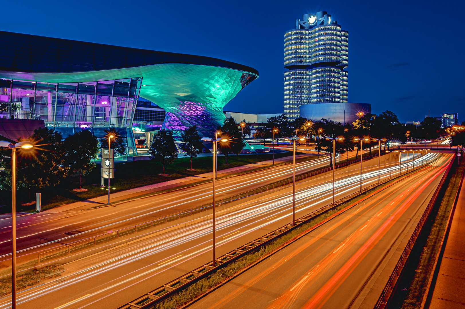 BMW-Welt bei Nacht