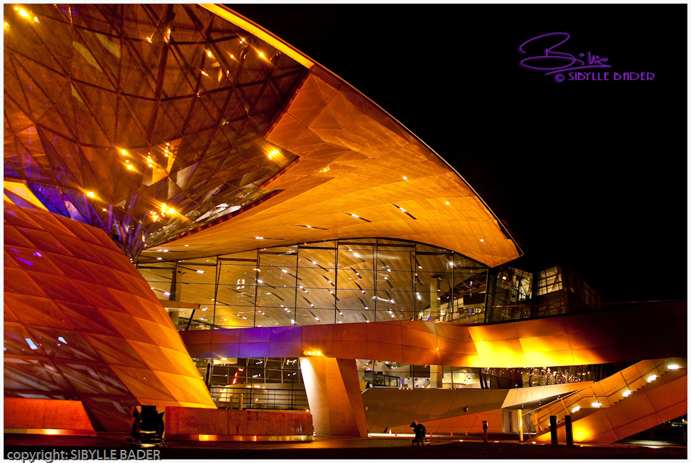 BMW Welt bei Nacht