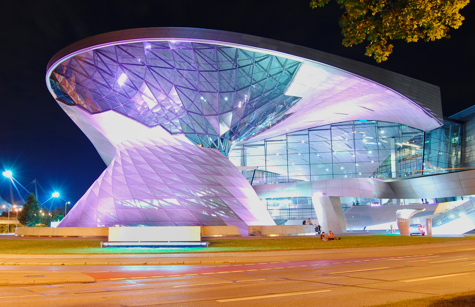 BMW-Welt bei Nacht