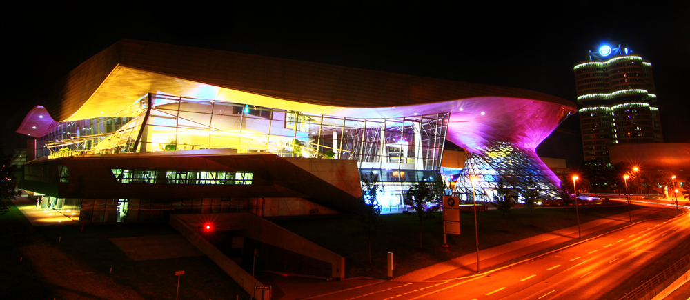 BMW-Welt bei Nacht