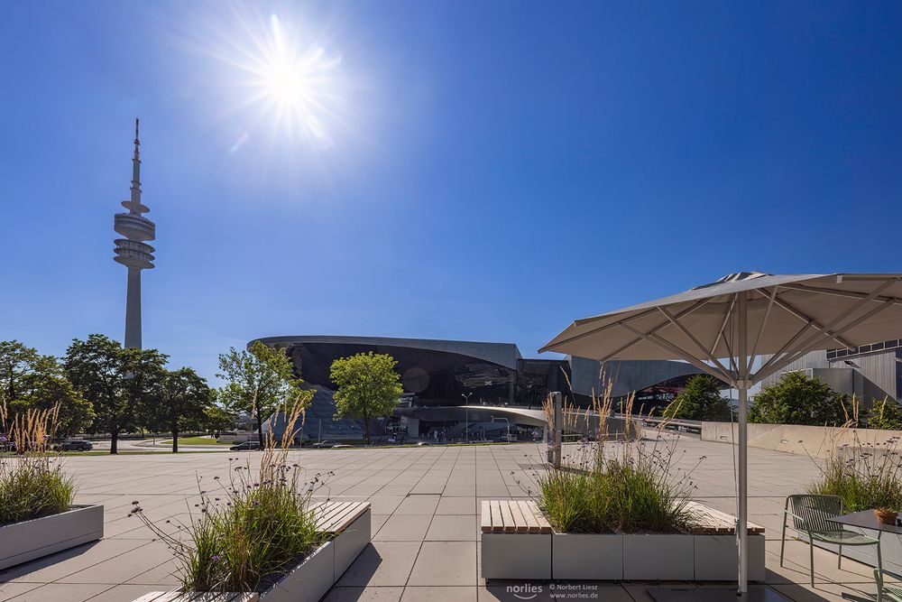 BMW Welt im Gegenlicht