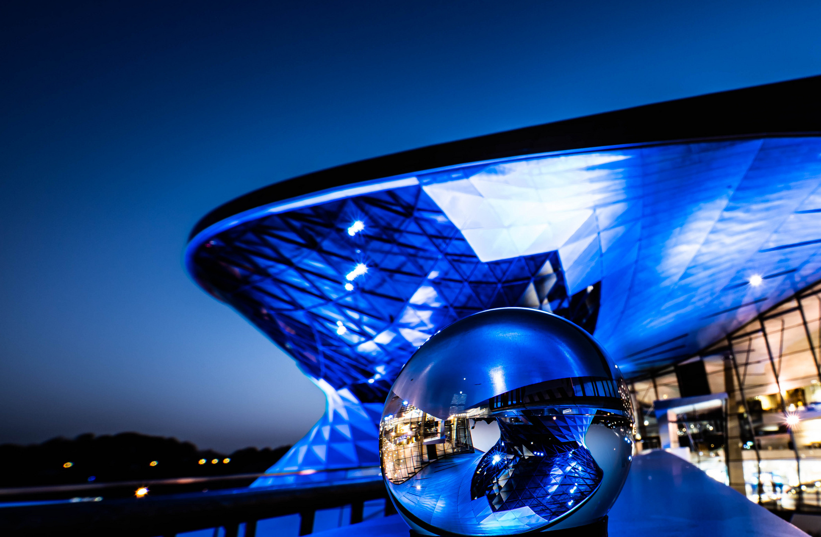 BMW Welt mit Lenseball